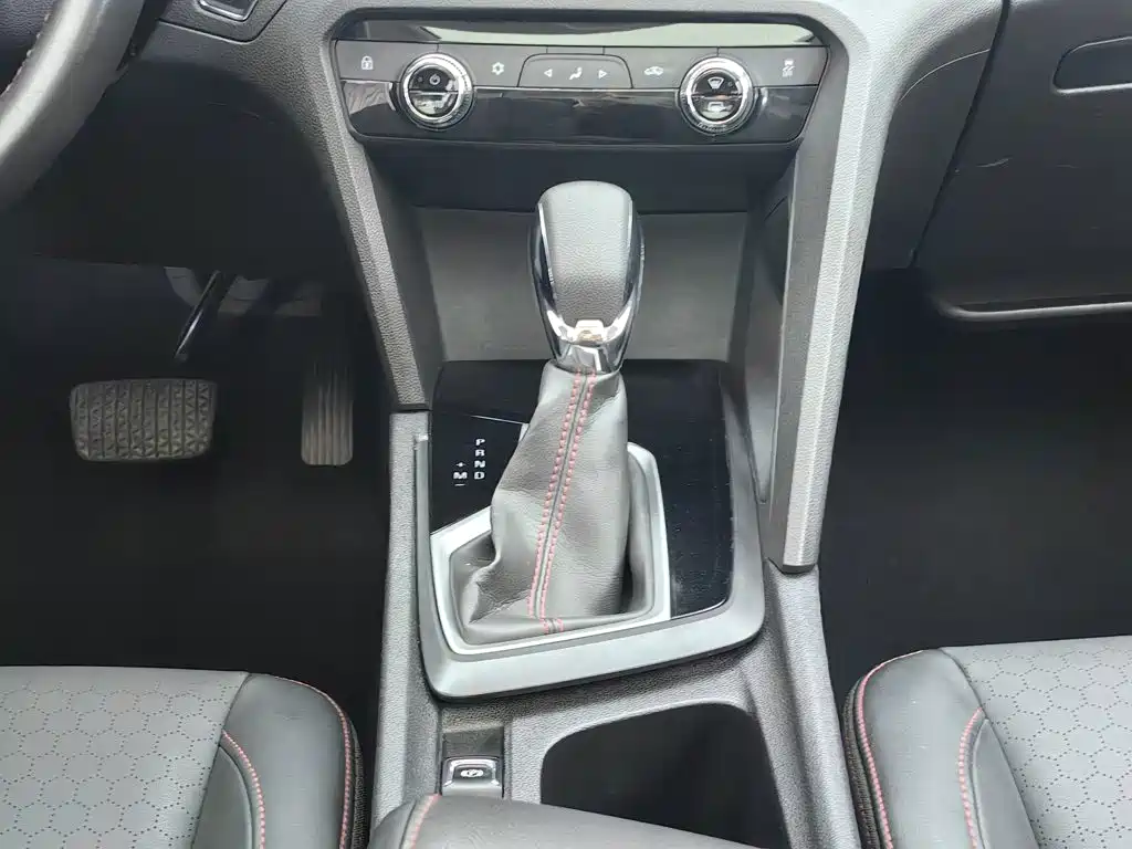 Chevrolet Volando 2021 2020 Mild Hybrid Redline 530T Automatic Premium Edition (5+2 seater)