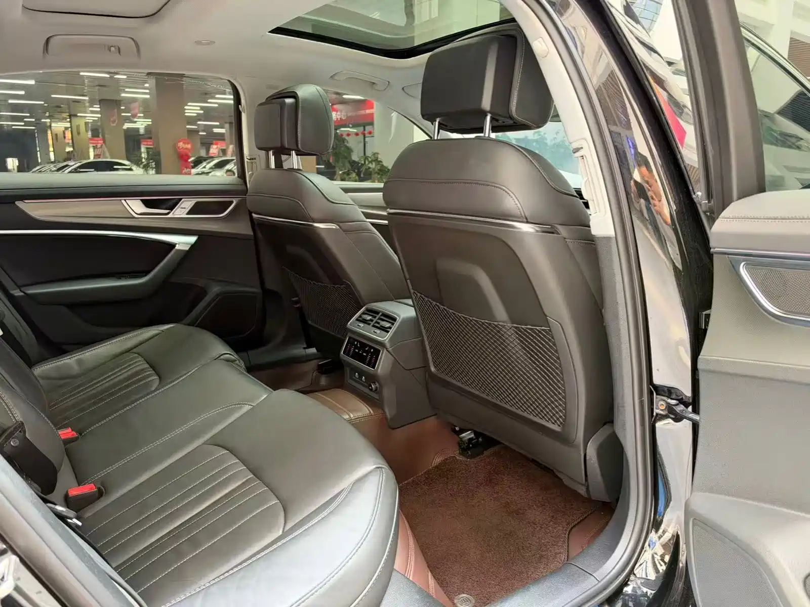 Фото 19 - Audi A6L