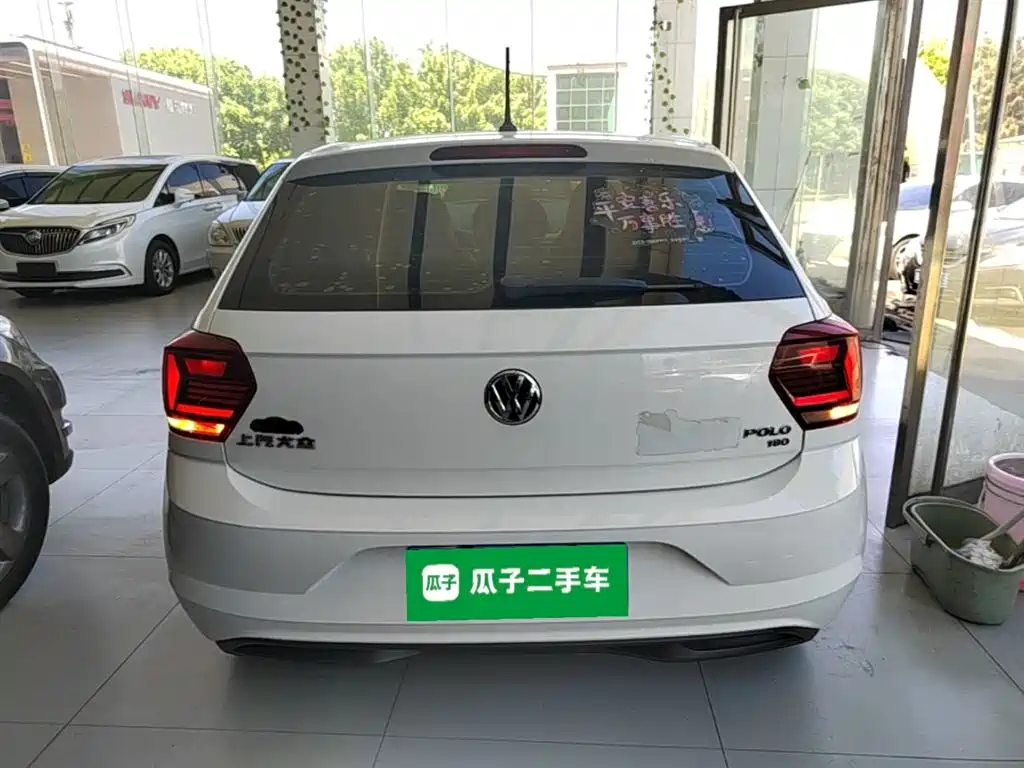 VOLKSWAGEN POLO