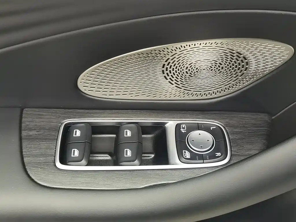 Roewe D7 2023 2023 DMH 125km Flagship Edition