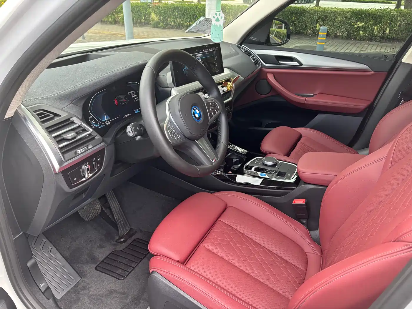 BMW iX3 2024 Innovation Leader фото 6