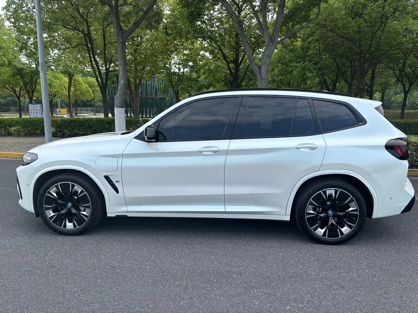 BMW iX3 2024 Innovation Leader фото 3