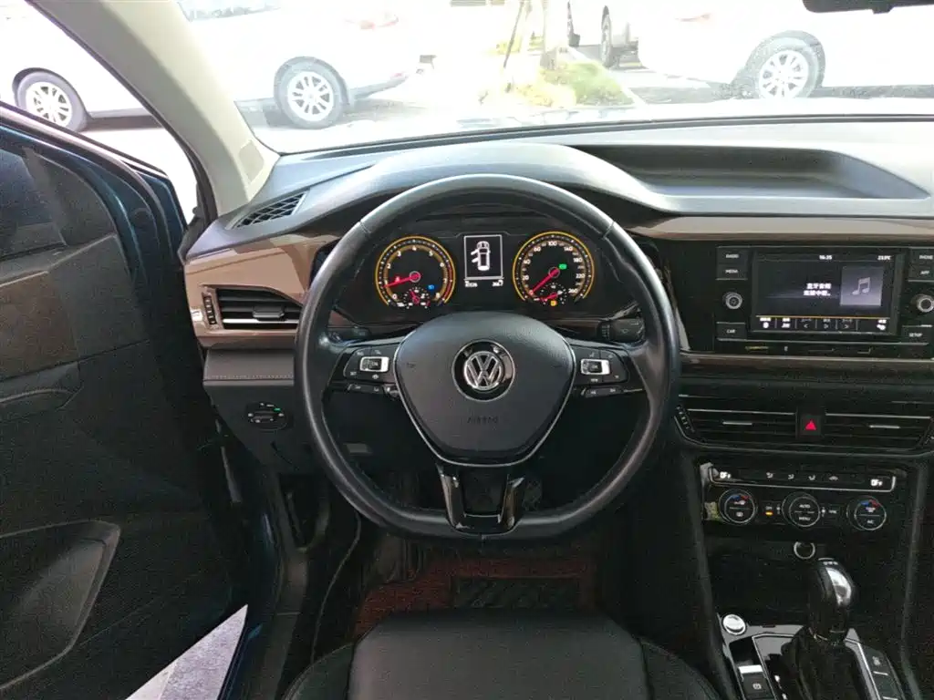 Volkswagen Tharu 2020 280TSI 2WD Comfort Edition China VI фото 17