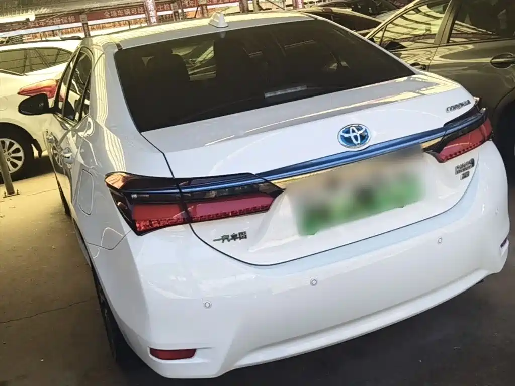 Toyota Corolla Twin Engine E+ 2019 1.8L E-CVT Leading Edition фото 5
