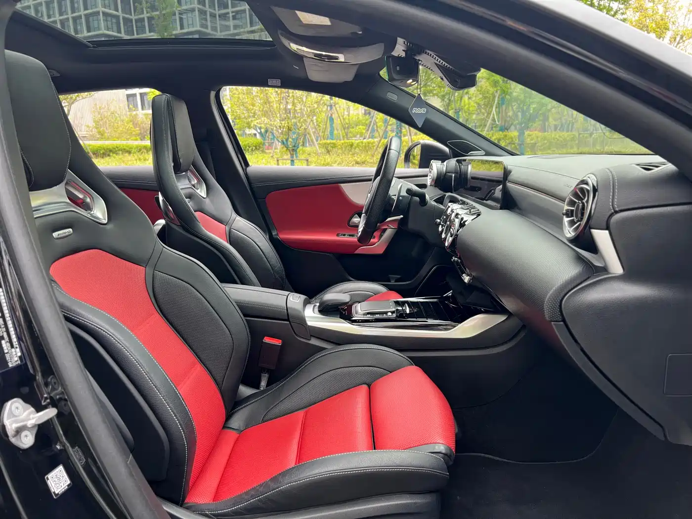 Mercedes-Benz A-Class AMG (Import) 2020 AMG A 35 4MATIC фото 12
