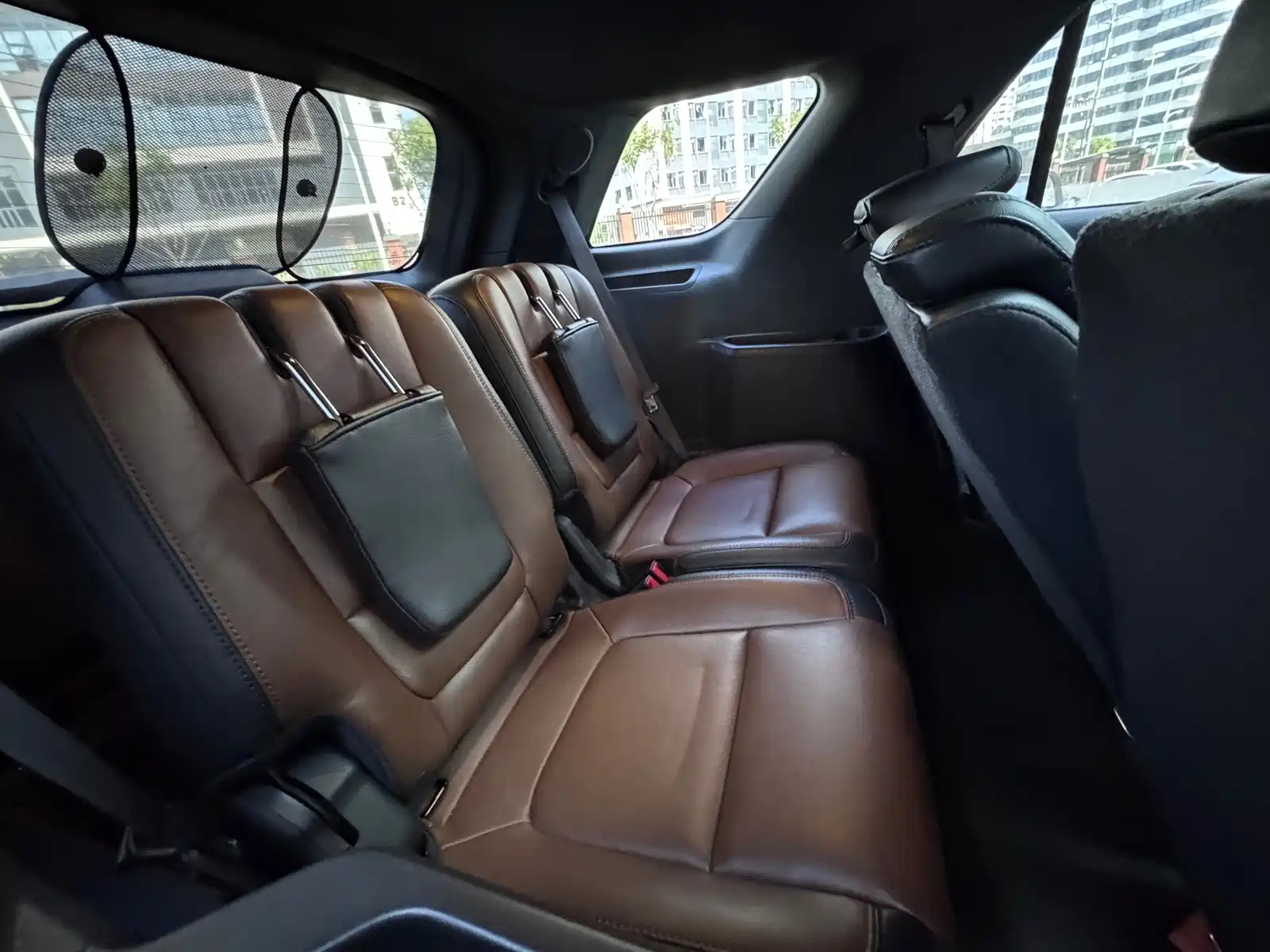 Photo 15 - Ford Explorer (Import)