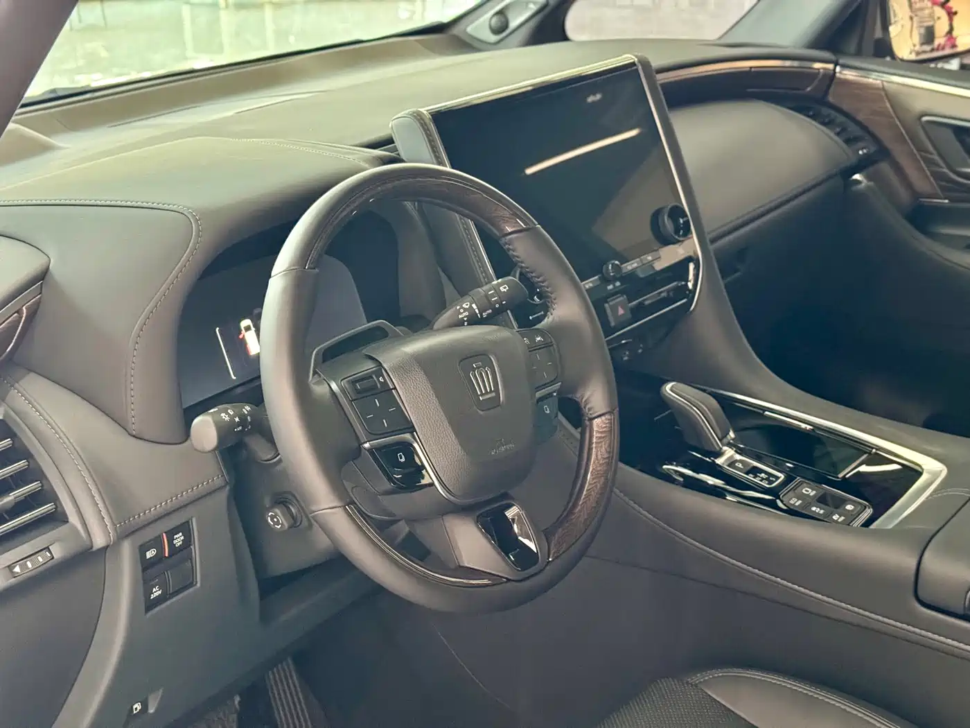 Toyota Vellfire 2024 Crown Hybrid 2.5L Premium Edition фото 6