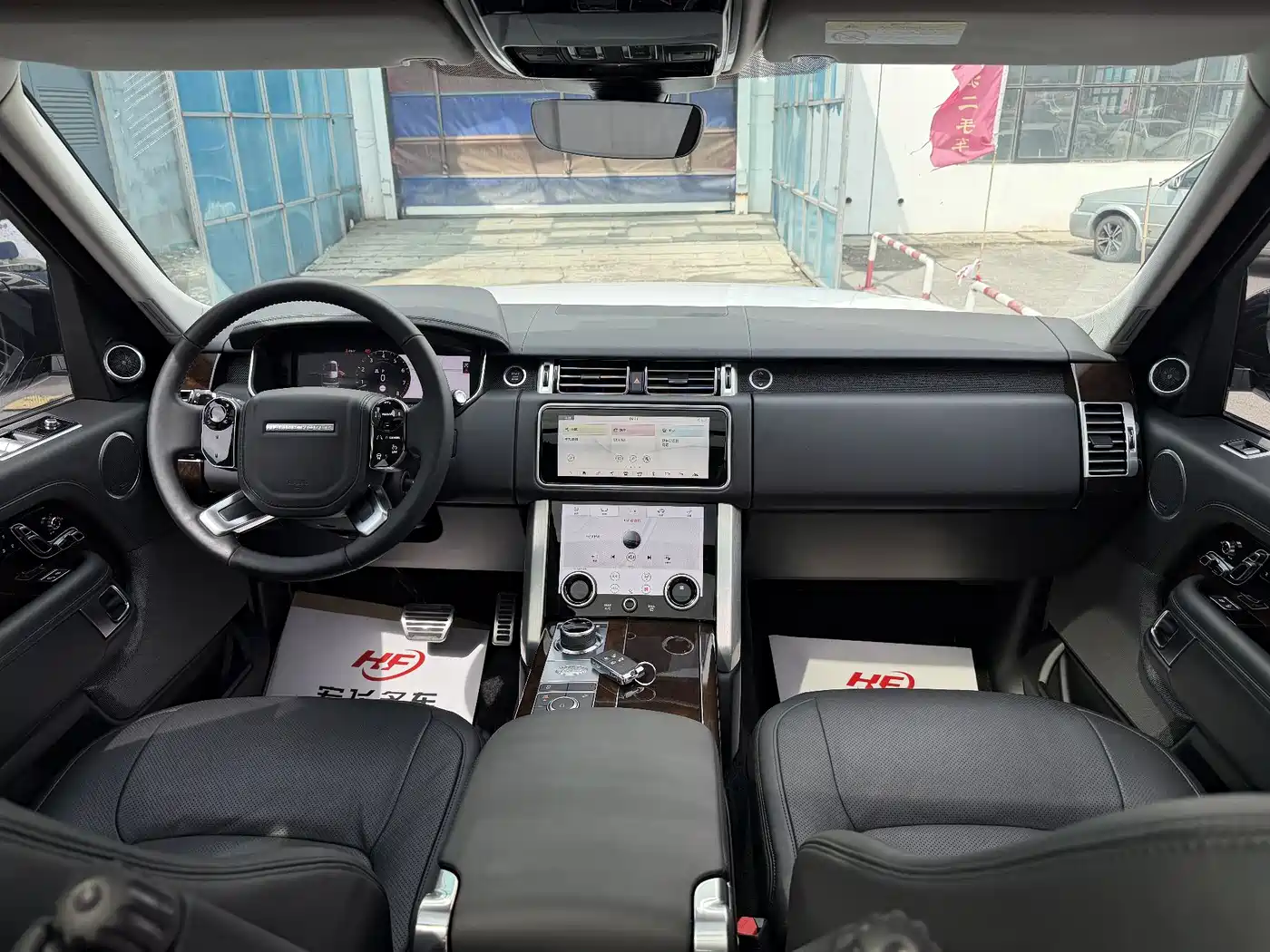 Land Rover Range Rover 2022 3.0 L6 400PS Heritage Extended Classic Edition фото 15