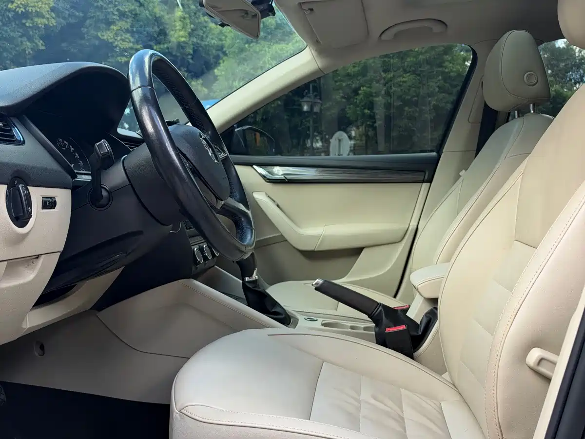 Photo 4 - Škoda Octavia