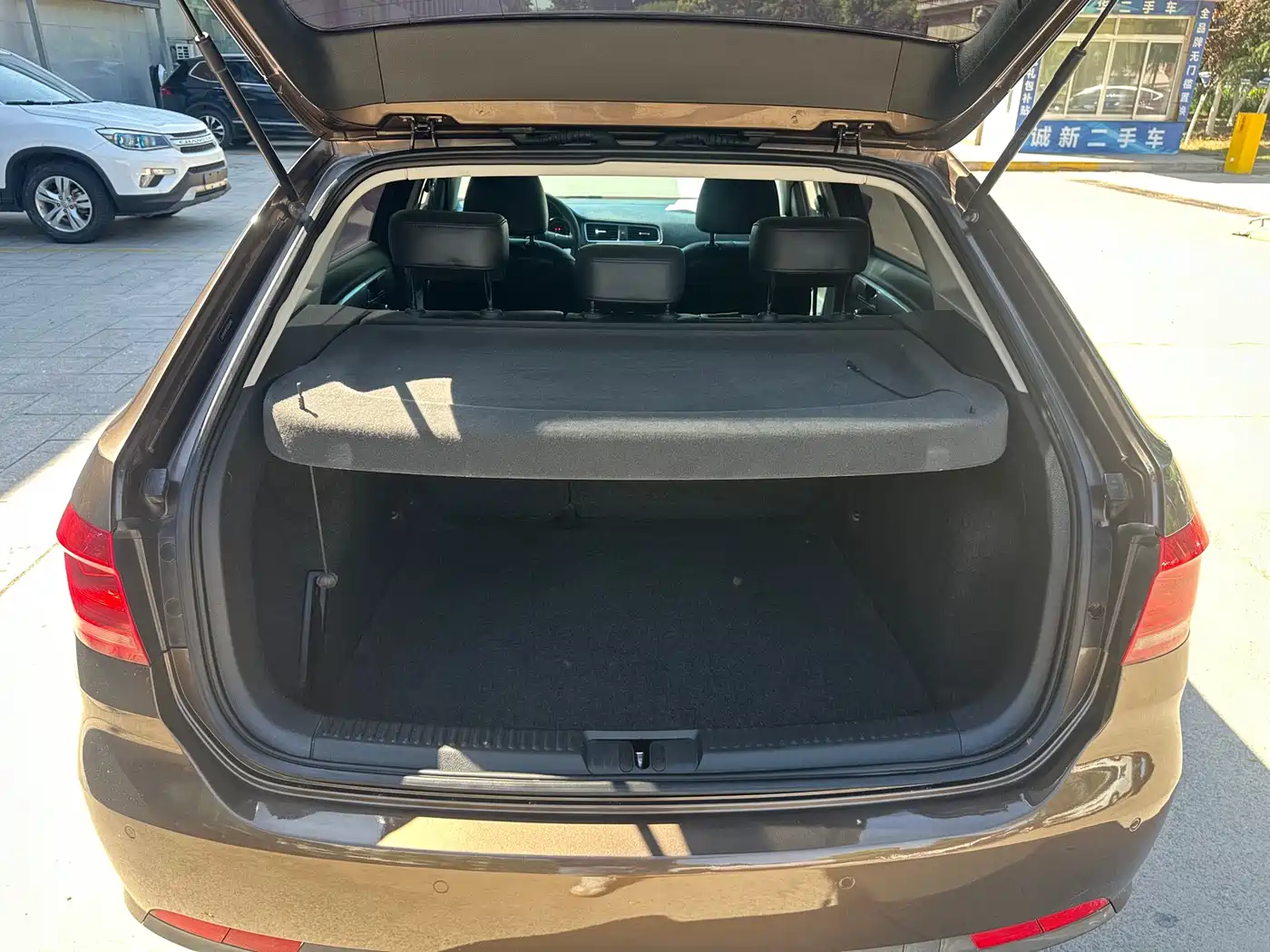 Volkswagen Lavida Tour 2013 1.6L Manual Comfort фото 7