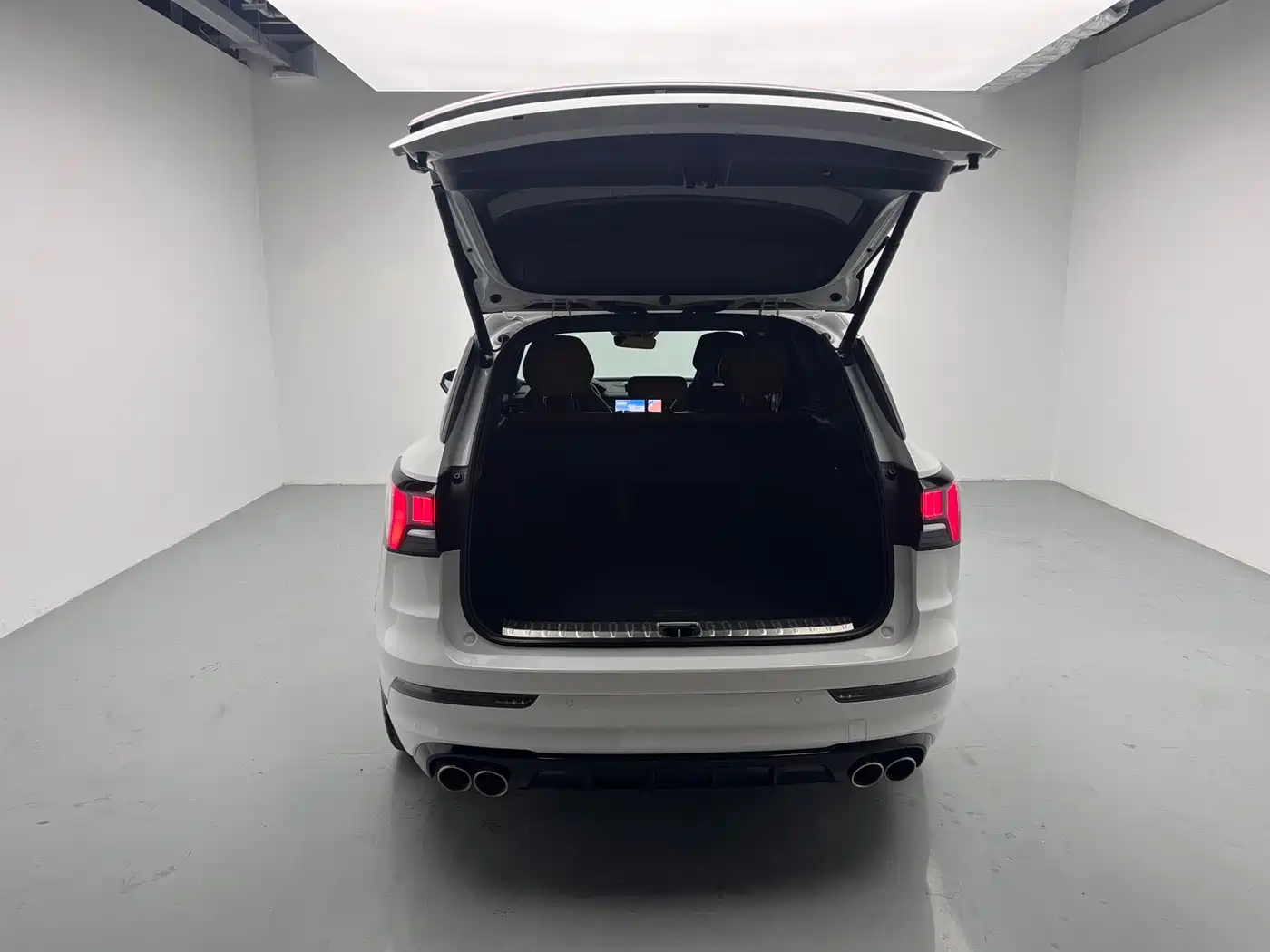 Lynk & Co 09 EM-P 2023 2.0TD EM-P AWD Asian Games Executive Edition 5-Seater фото 10