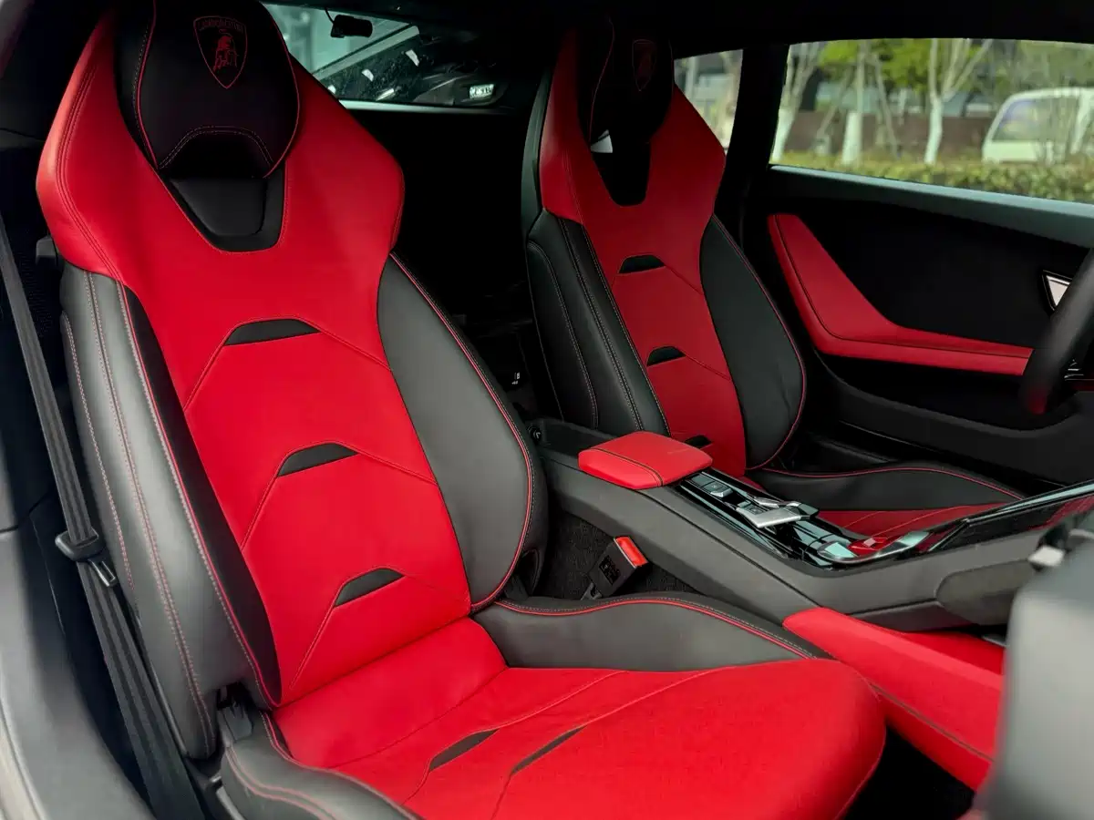 LAMBORGHINI HURACÁN