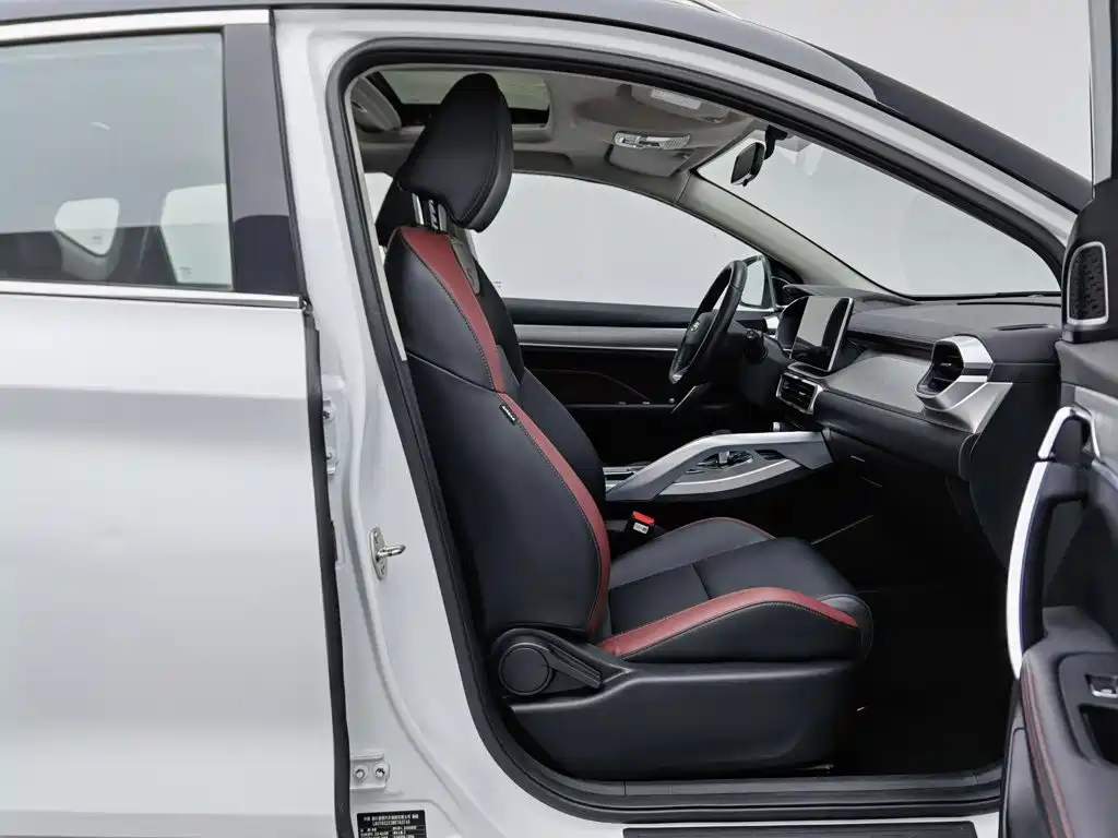 Фото 23 - Geely Coolray