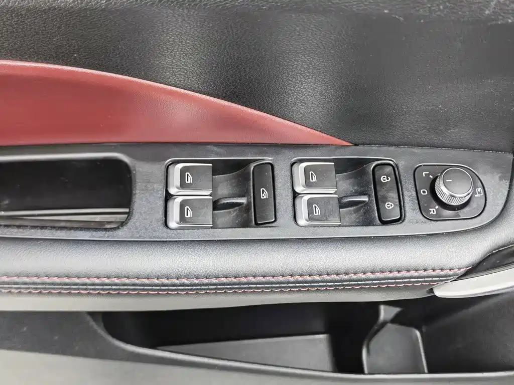 Фото 9 - Geely Coolray
