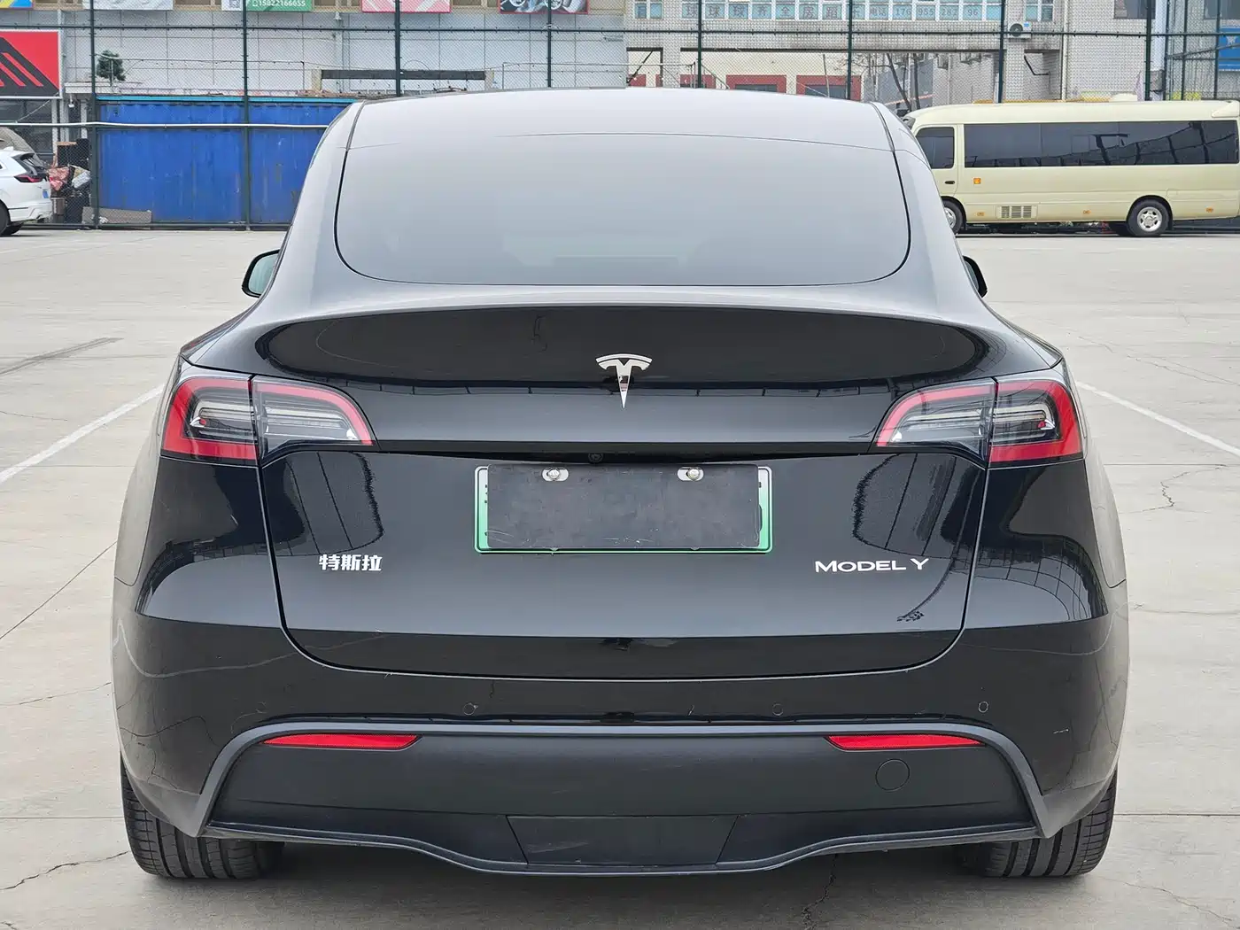 TESLA MODEL Y