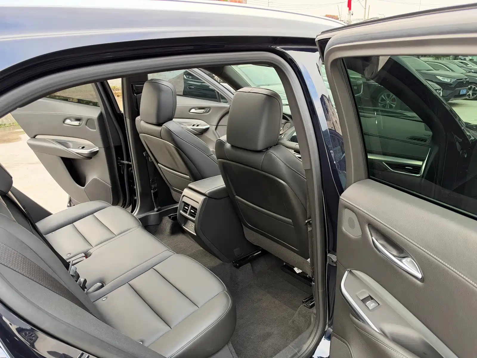 Photo 11 - Cadillac XT4