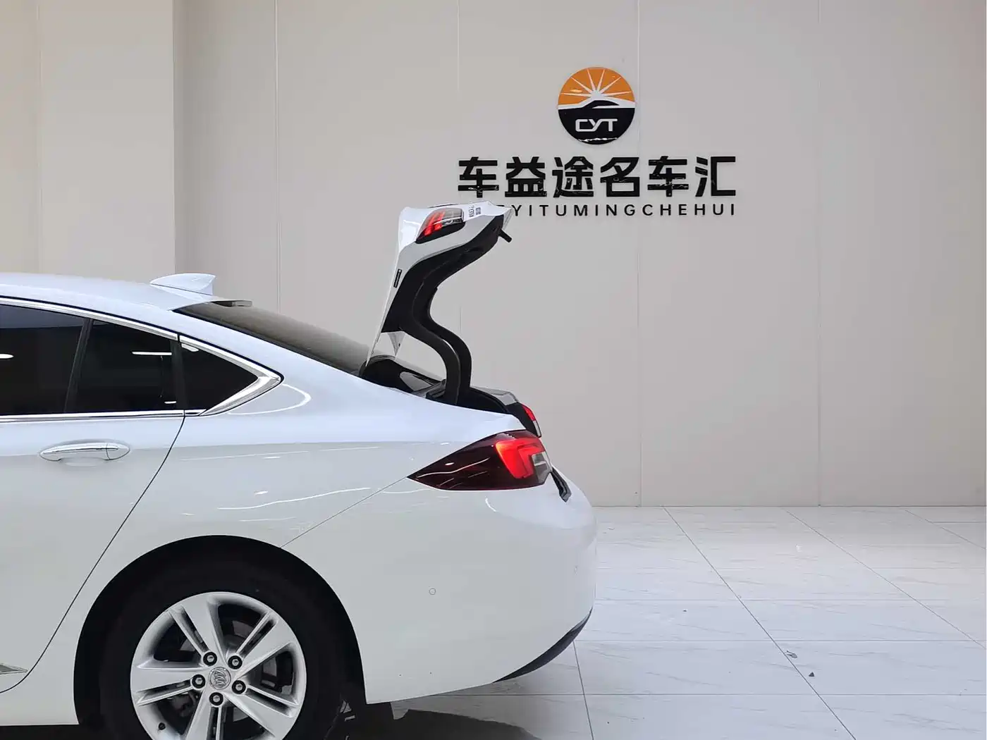 Buick Regal 2017 30H Luxury Model фото 21