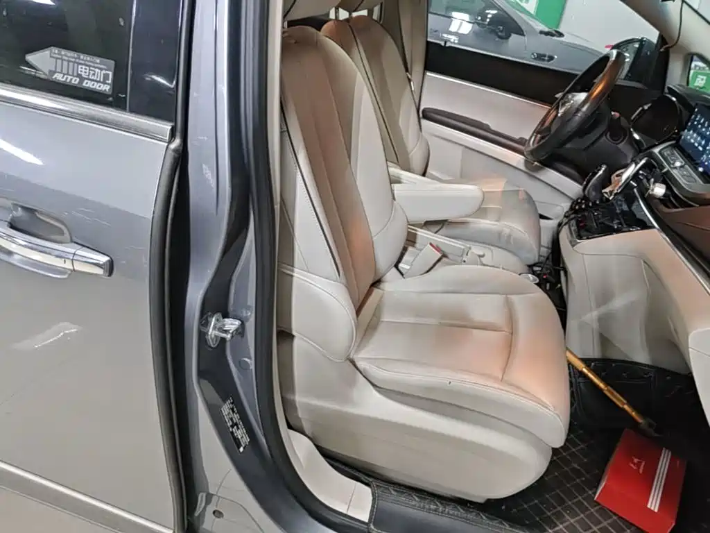 Фото 25 - Buick GL8
