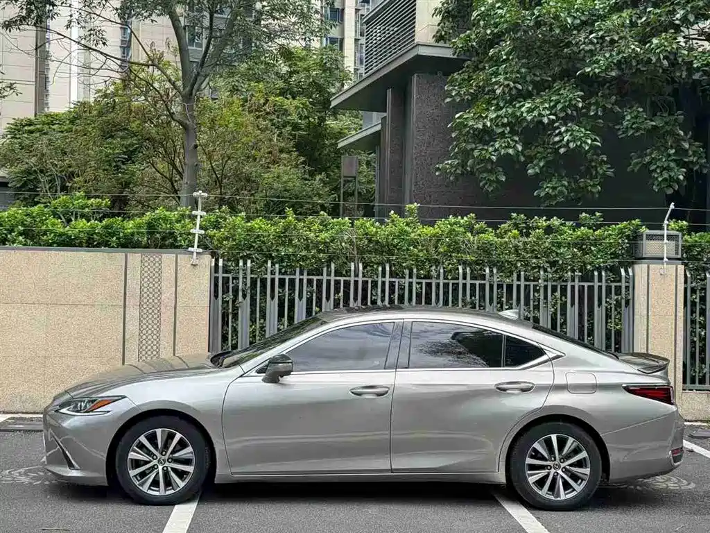 Lexus ES 2020 Model 300h Excellence Edition China V фото 2