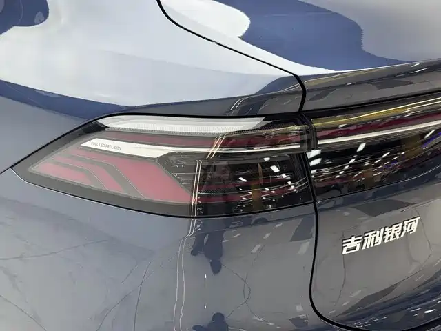 Geely Galaxy Galaxy A7 2025 EM-i фото 18