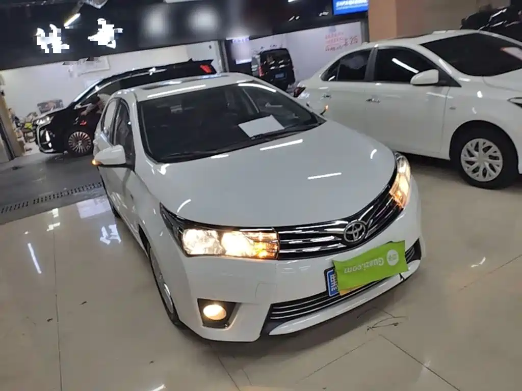 Toyota Corolla 2014 1.6L CVT GL-i Leather Edition фото 4
