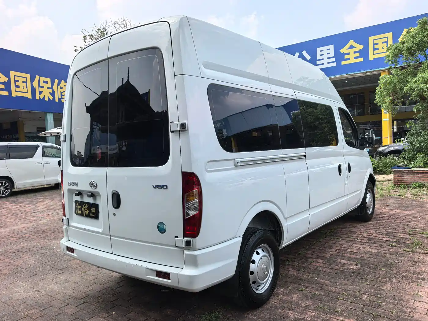 SAIC Maxus Xintu V80 2024 Model 2.0T Manual Long Wheelbase Medium Roof 7-Seater фото 11