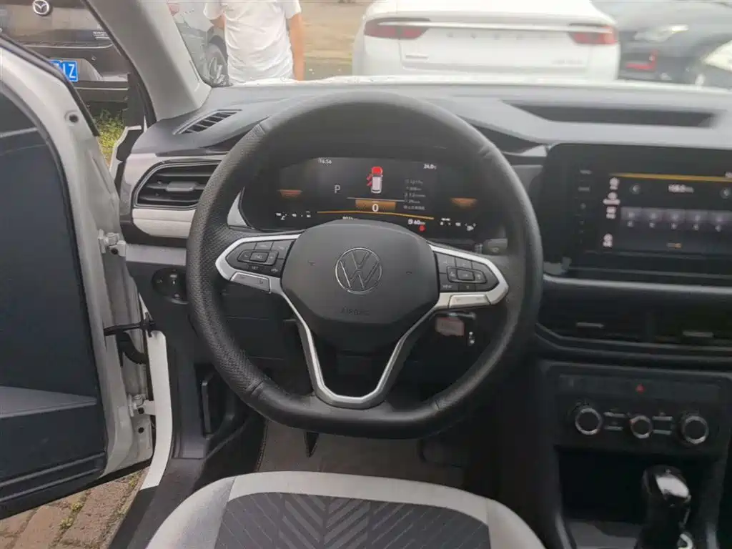Volkswagen Tharu 2025 Model Rising Star 1.5L Advance Edition фото 7