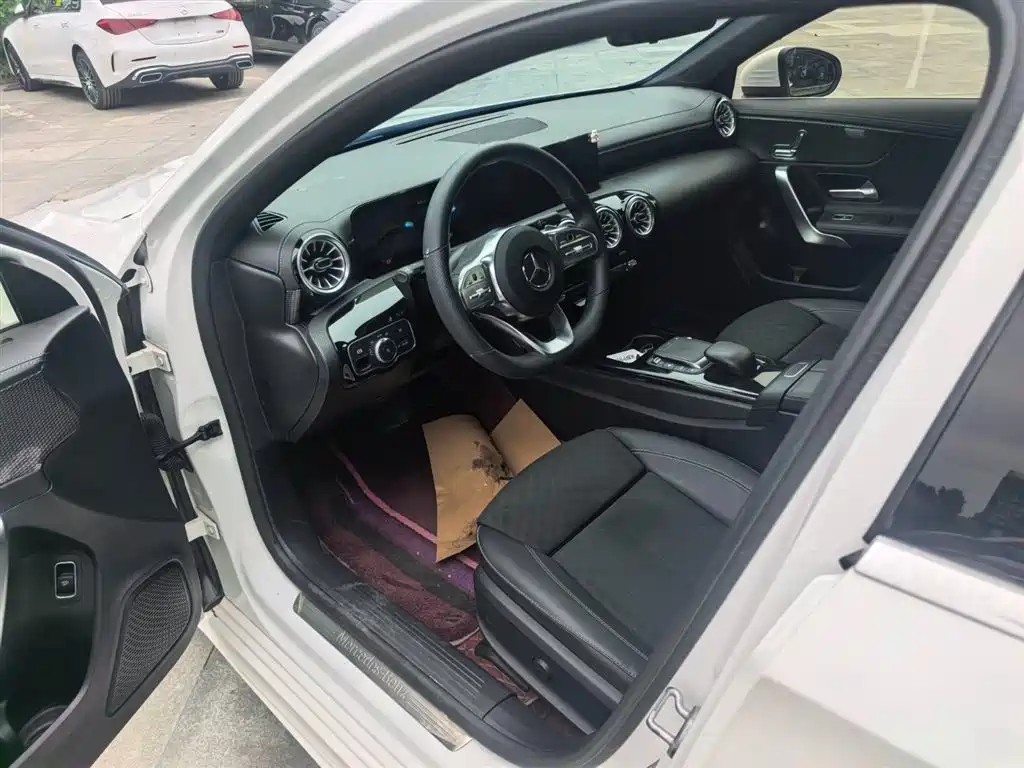 Mercedes-Benz A-Class 2023 A 200 L Fashion фото 15