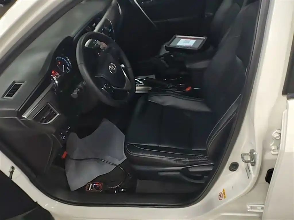 Toyota Corolla 2014 1.6L CVT GL-i Leather Edition фото 15
