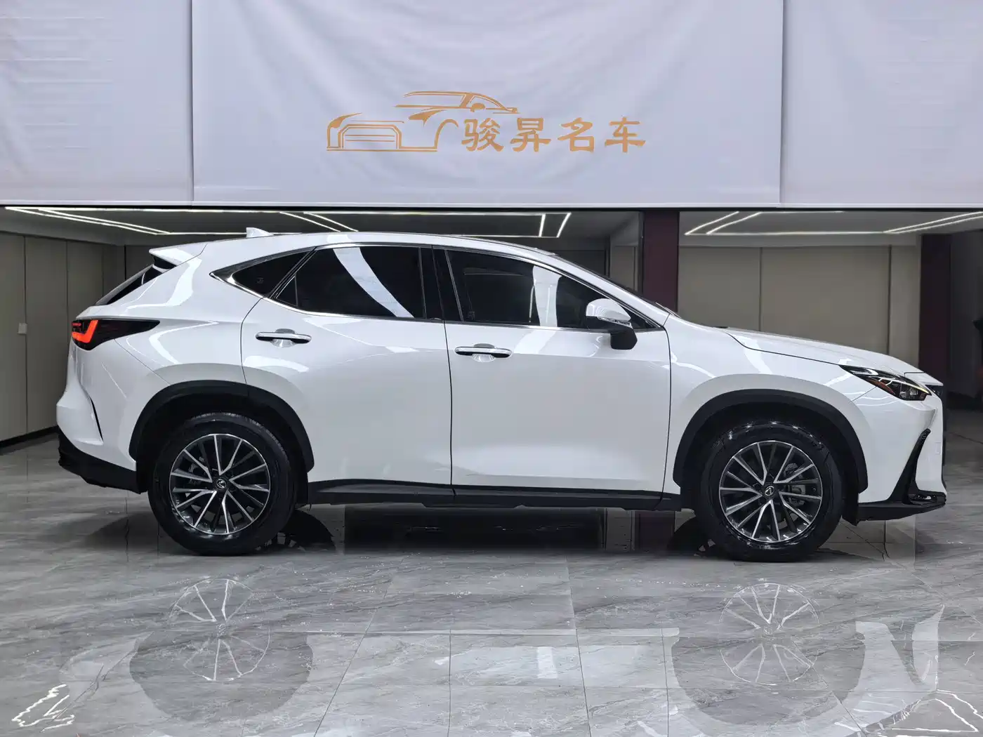 Фото 8 - Lexus NX
