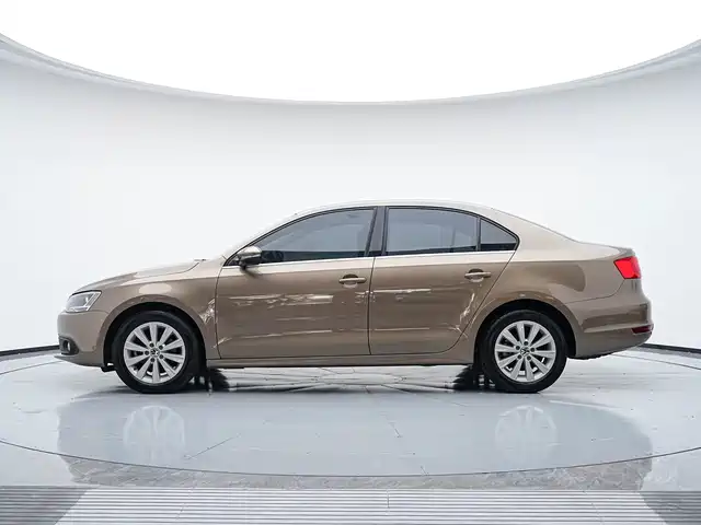 Volkswagen Sagitar 2014 Facelift 1.6L Automatic Comfort — фото 5