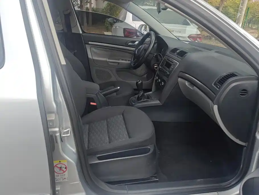 Škoda Octavia 2012 2013 1.6L Manual Elite Edition