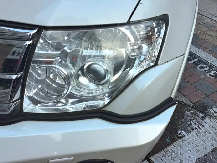 Mitsubishi Pajero (Import) 2015 3.0L Automatic Elite Premium Edition China V фото 5