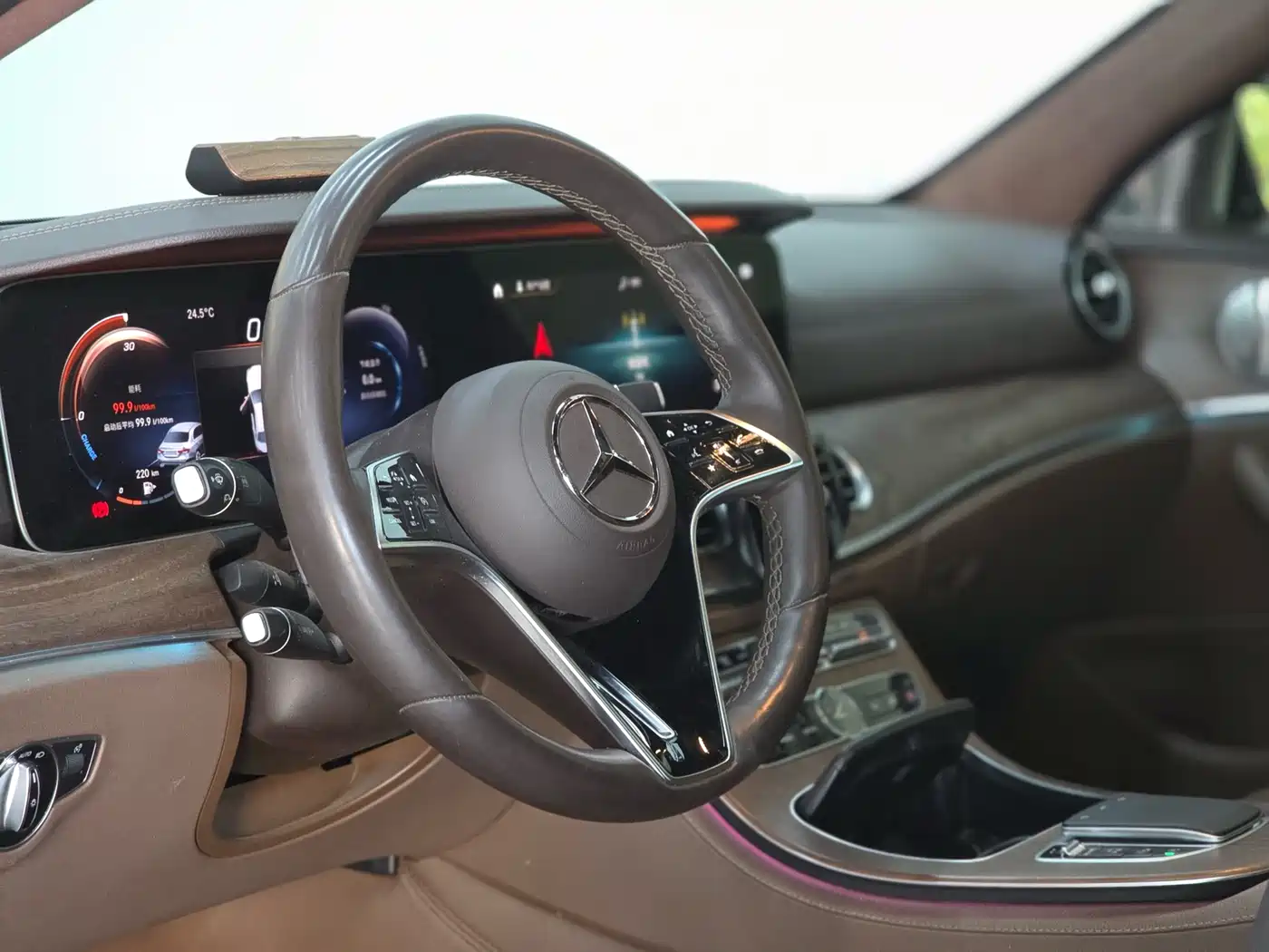 Фото 5 - Mercedes-Benz E-Class