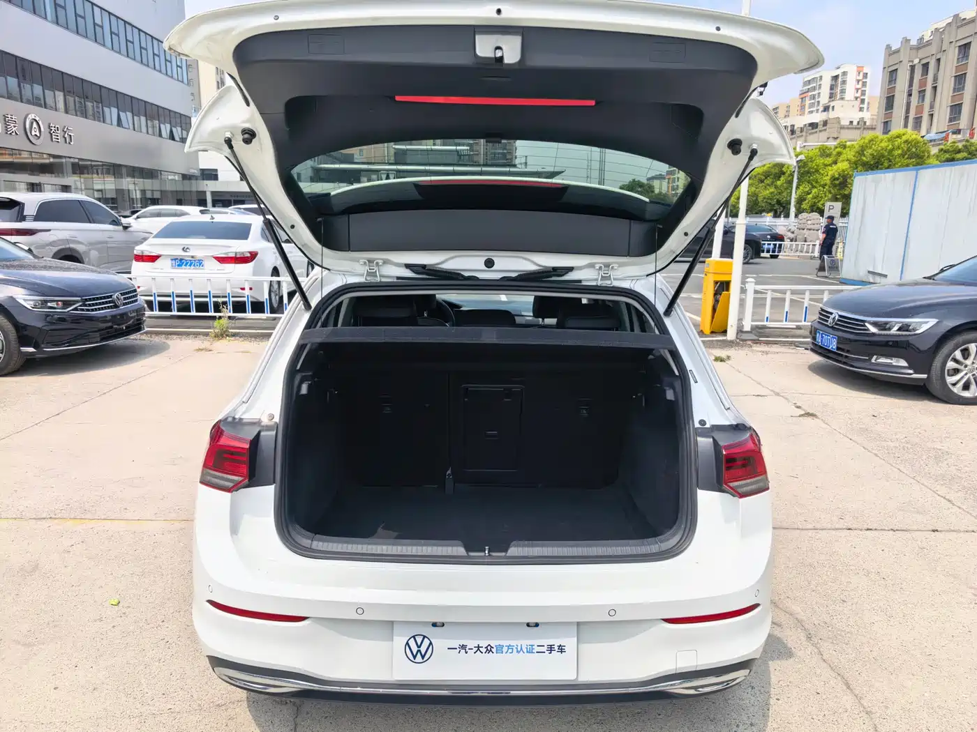 Volkswagen Golf 2024 280TSI DSG Pro Expert Edition фото 9