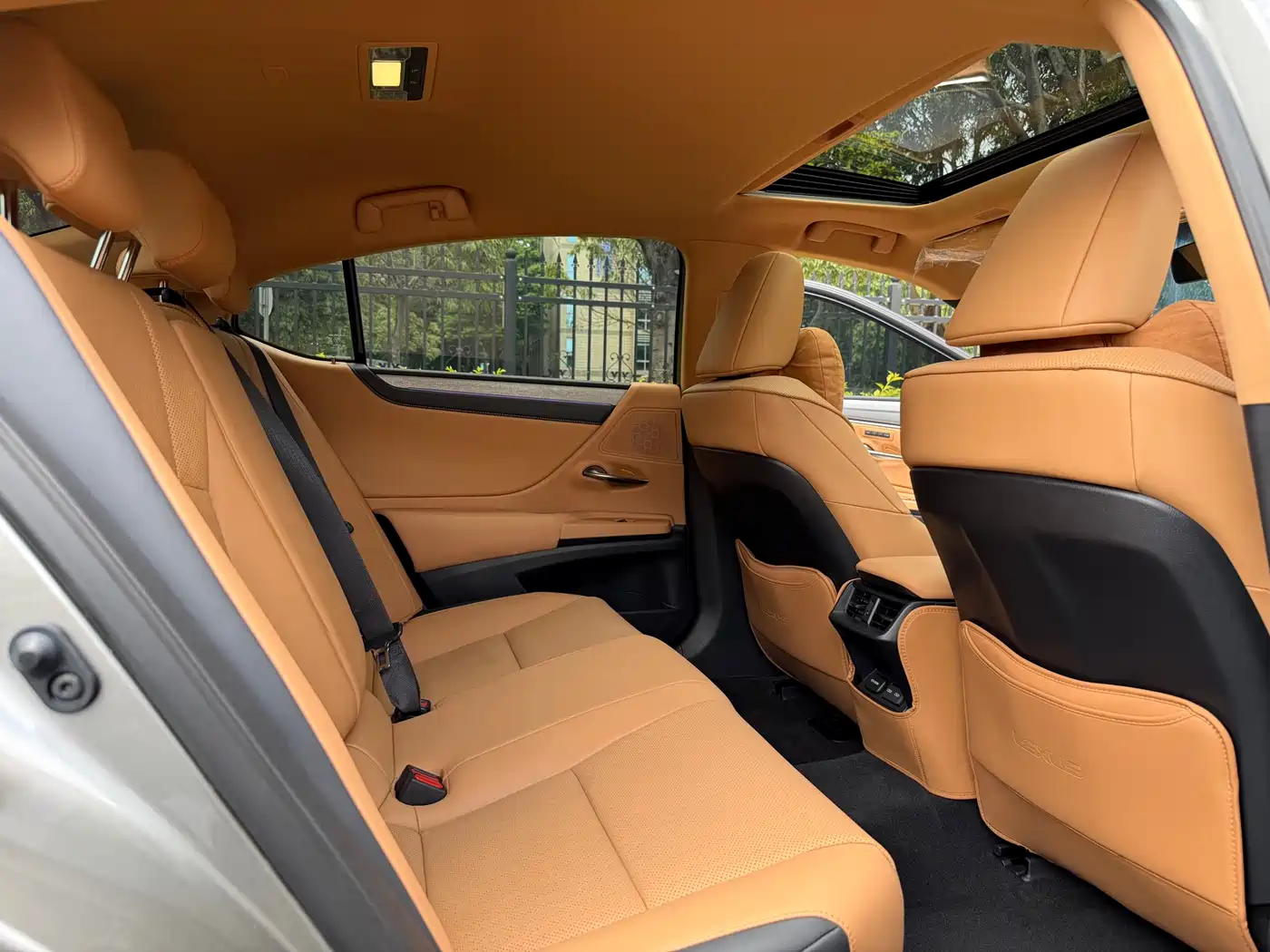 Lexus ES 2025 200 Ultimate Edition фото 10