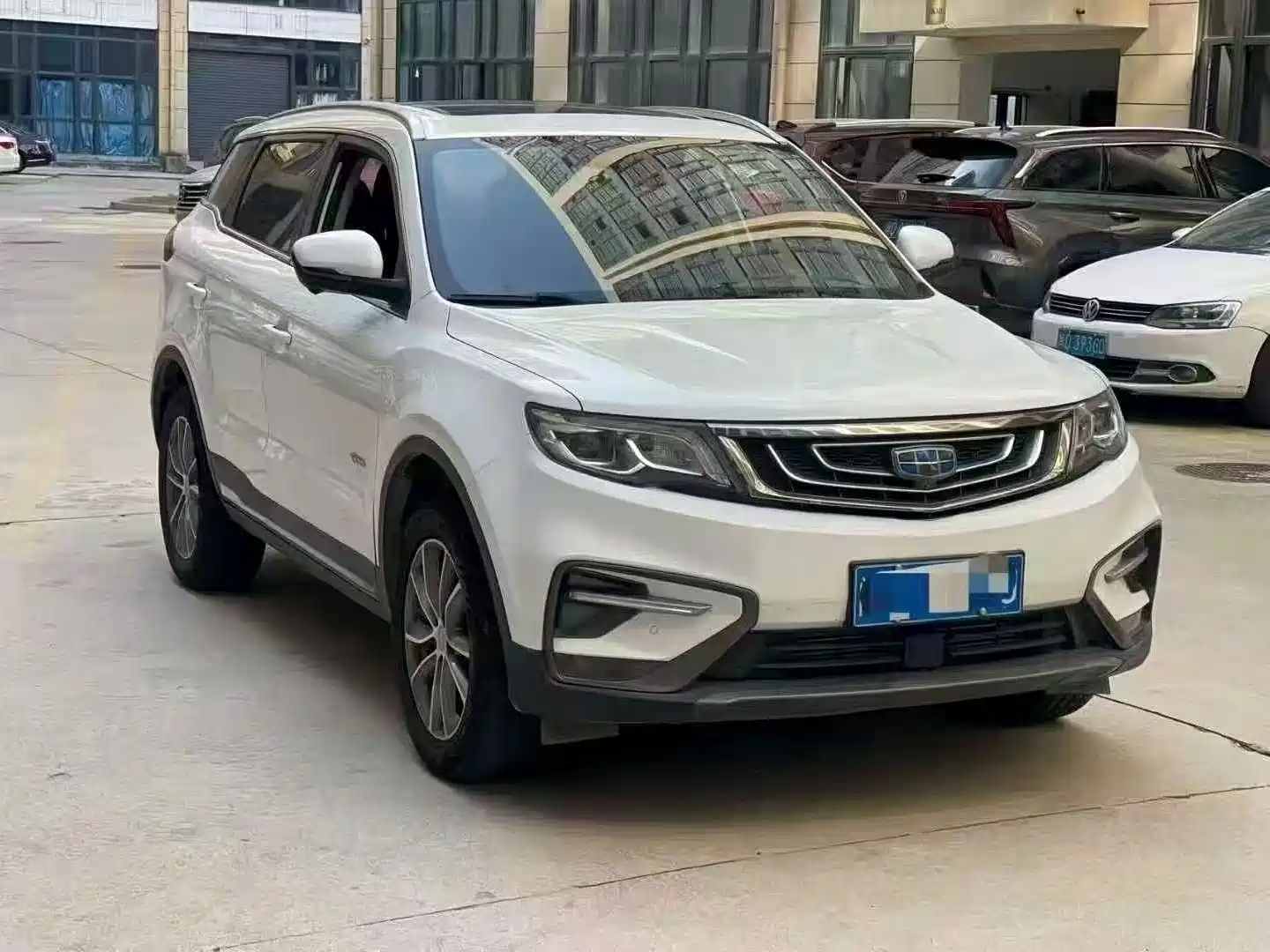 Photo 3 - Geely Atlas