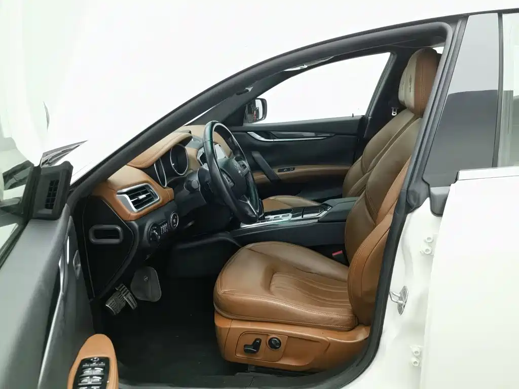 Photo 10 - Maserati Ghibli