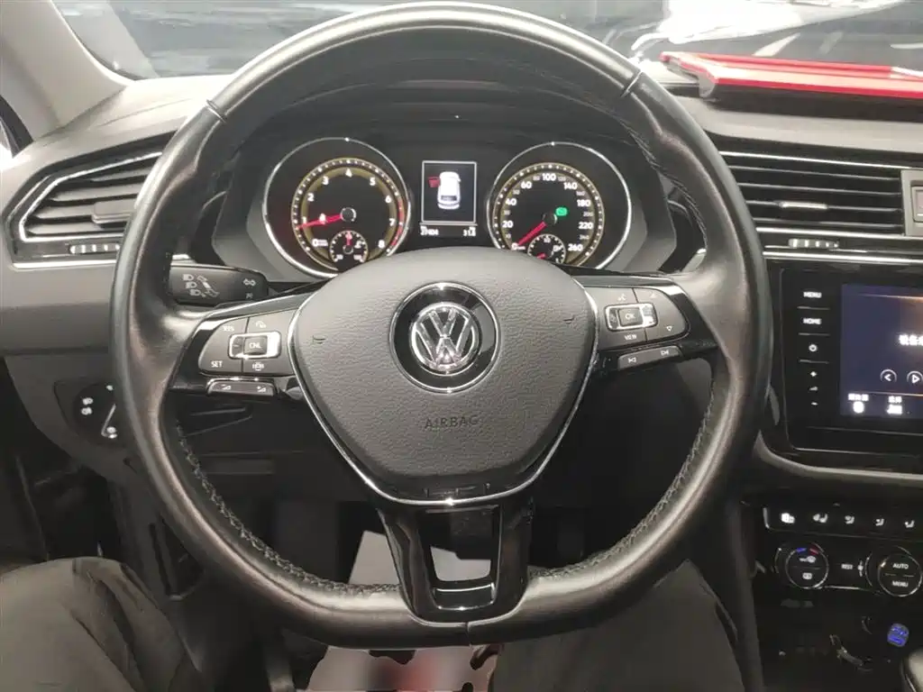 Volkswagen Tiguan L 2019 330TSI Automatic 2WD Smart Luxury Edition China VI фото 11