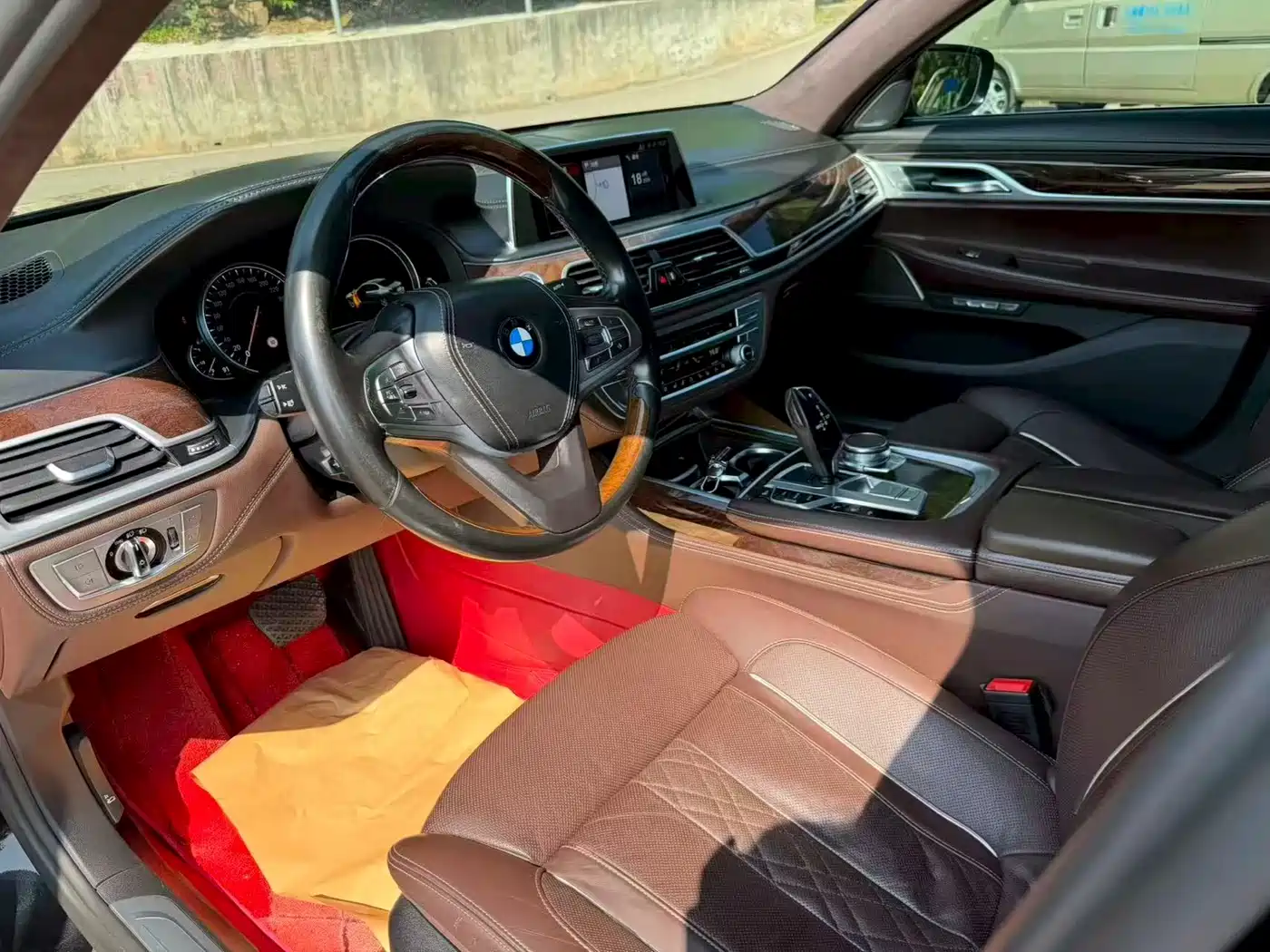 BMW 7 Series 2017 740Li xDrive Luxury Edition фото 4