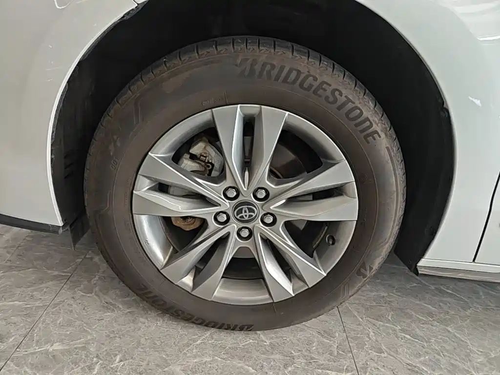 Фото 23 - Toyota Sienna