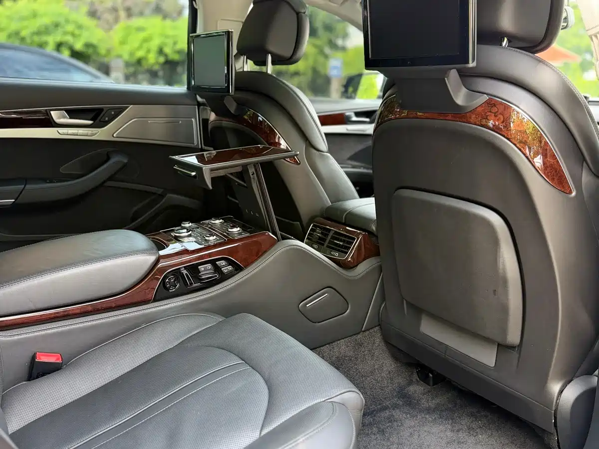 Audi A8 2013 A8L 50 TFSI quattro Exclusive фото 8