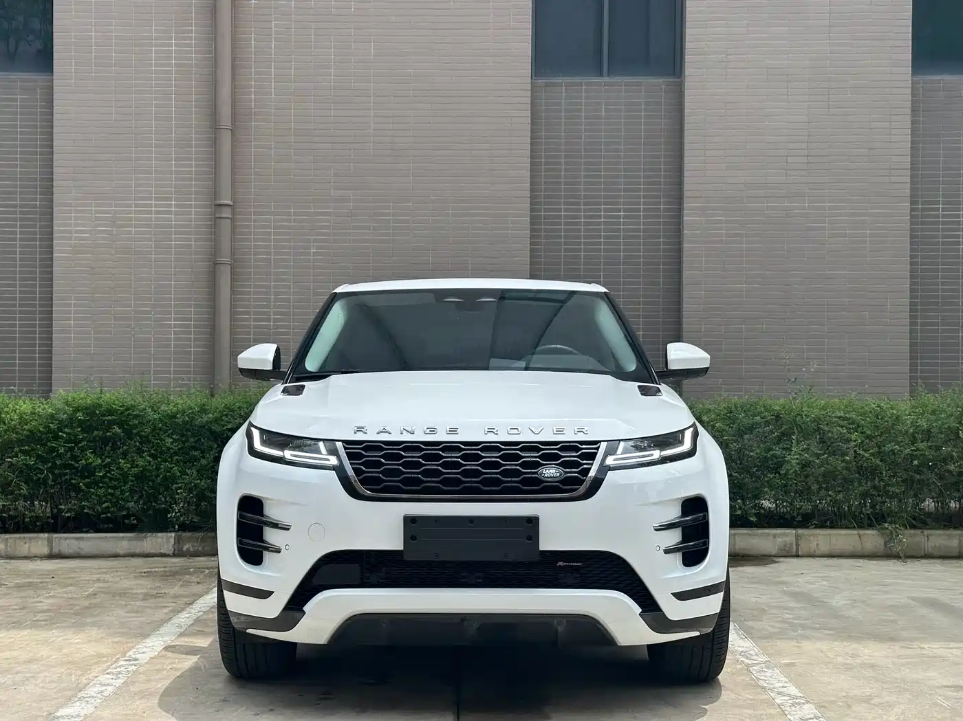 Land Rover Range Rover Evoque New Energy 2022 Range Rover Evoque L P300e Plug-in Hybrid фото 2
