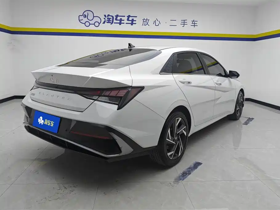 Hyundai Elantra 2023 1.5L CVT GLX Elite Edition фото 3
