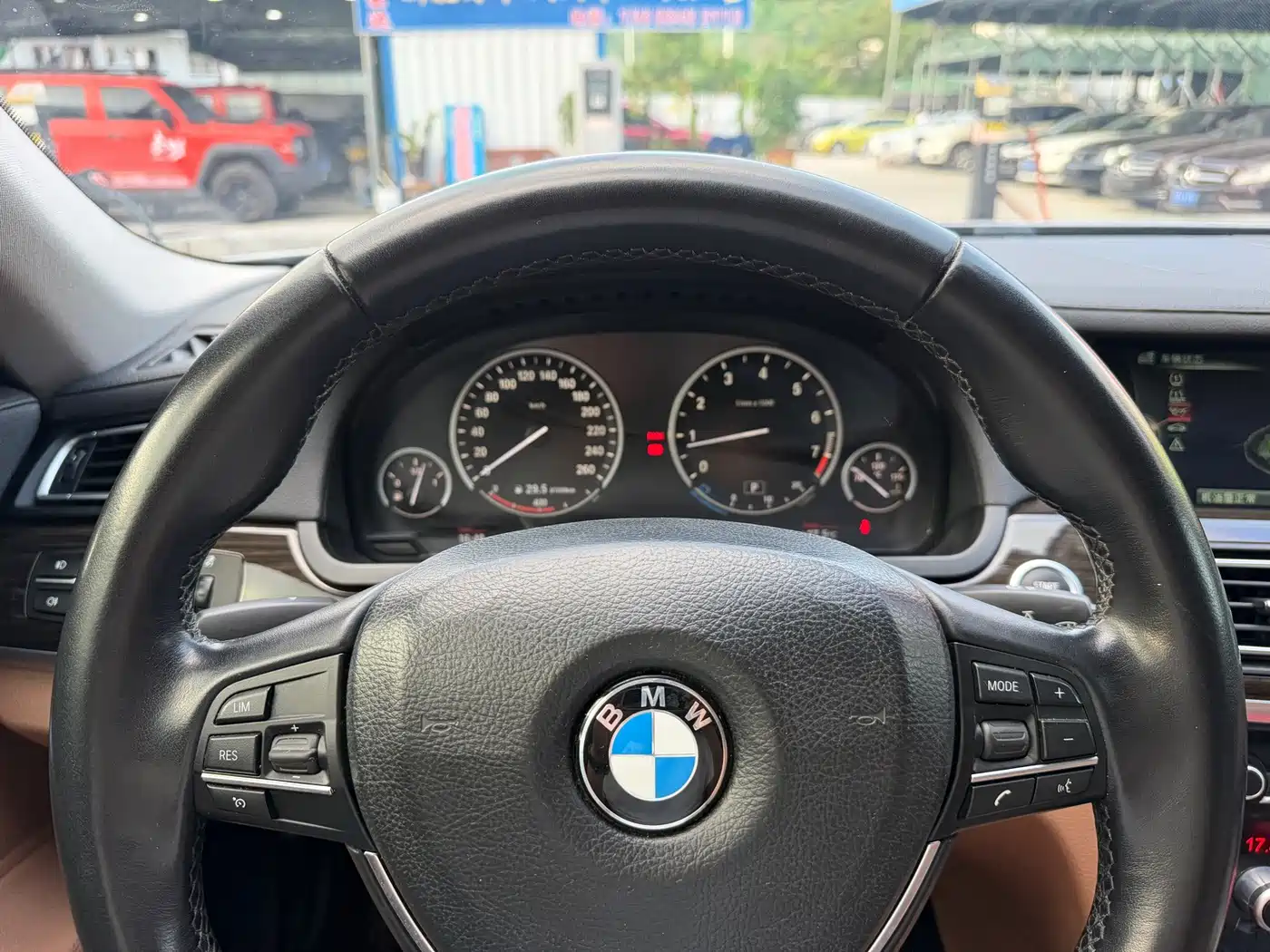 Фото 12 - BMW 7 Series