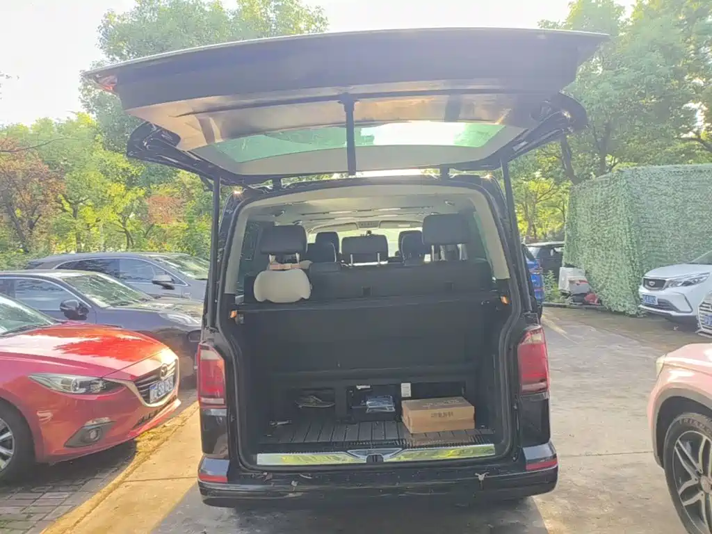 Volkswagen Multivan 2019 2018 2.0TSI 2WD Luxury Edition 7-Seater