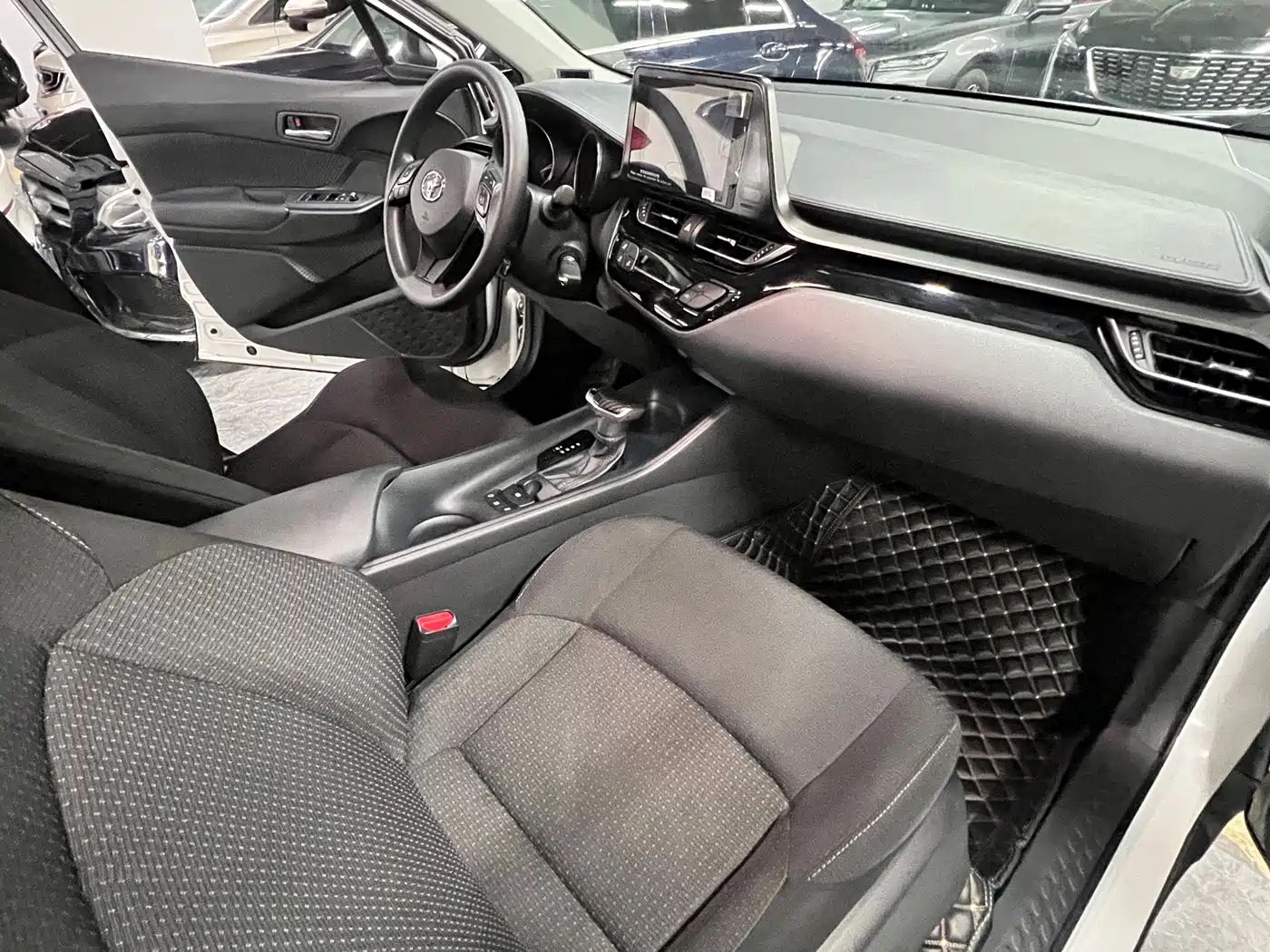 Toyota IZOA 2022 2.0L Yixing Edition фото 10