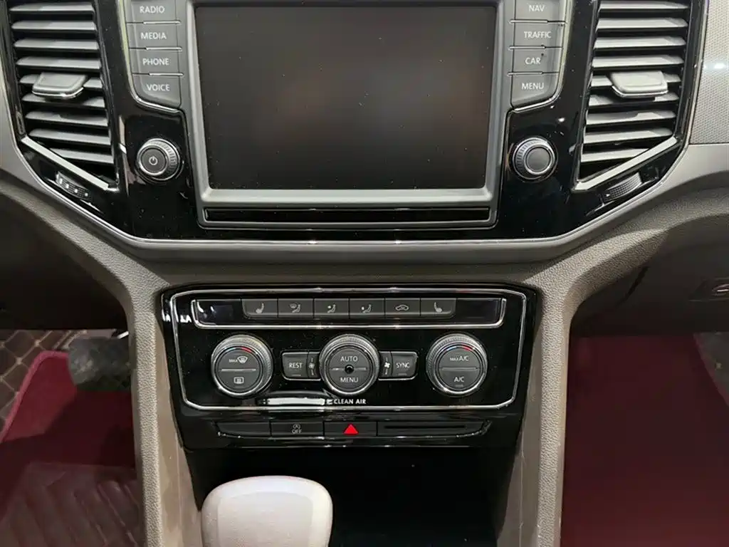 Volkswagen Teramont 2017 530 V6 4WD Luxury Edition фото 15