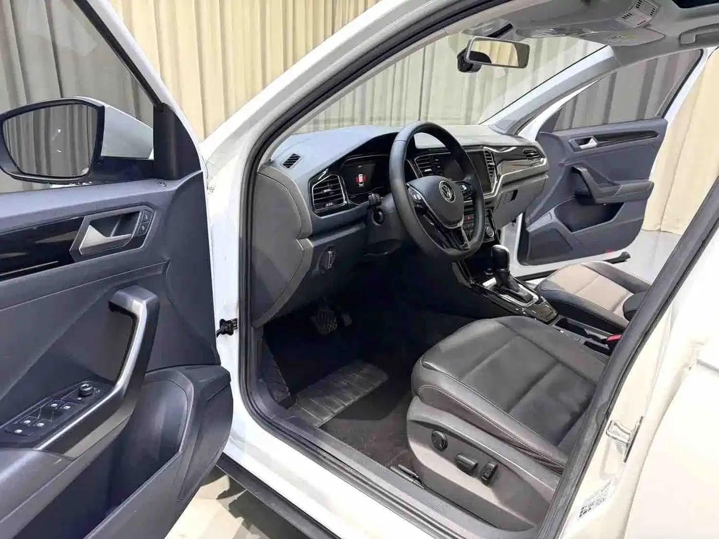 Volkswagen T-ROC 2022 280TSI DSG 2WD Comfort PLUS фото 10