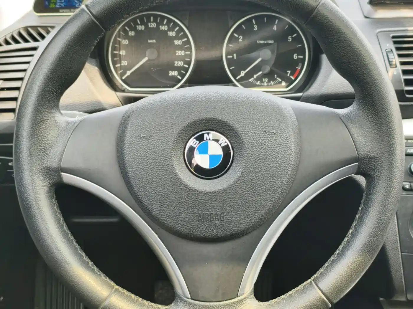 BMW 1 Series (Import) 2008 120i Automatic фото 18